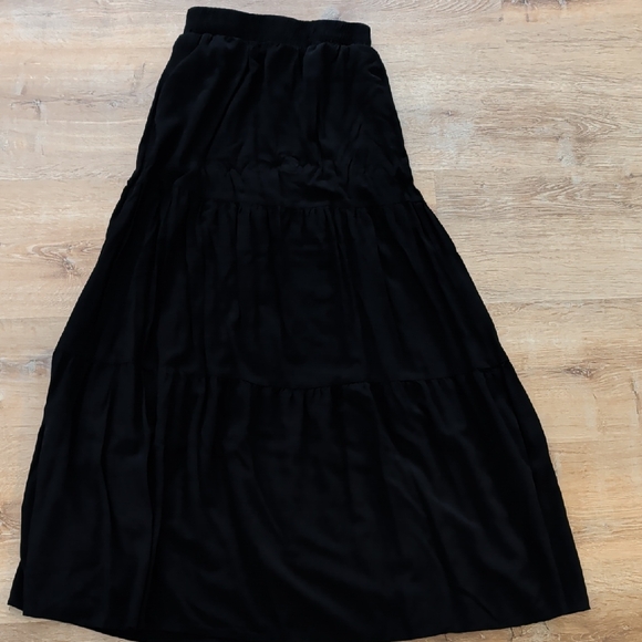 Dresses & Skirts - Elegant Black Women's Skirt